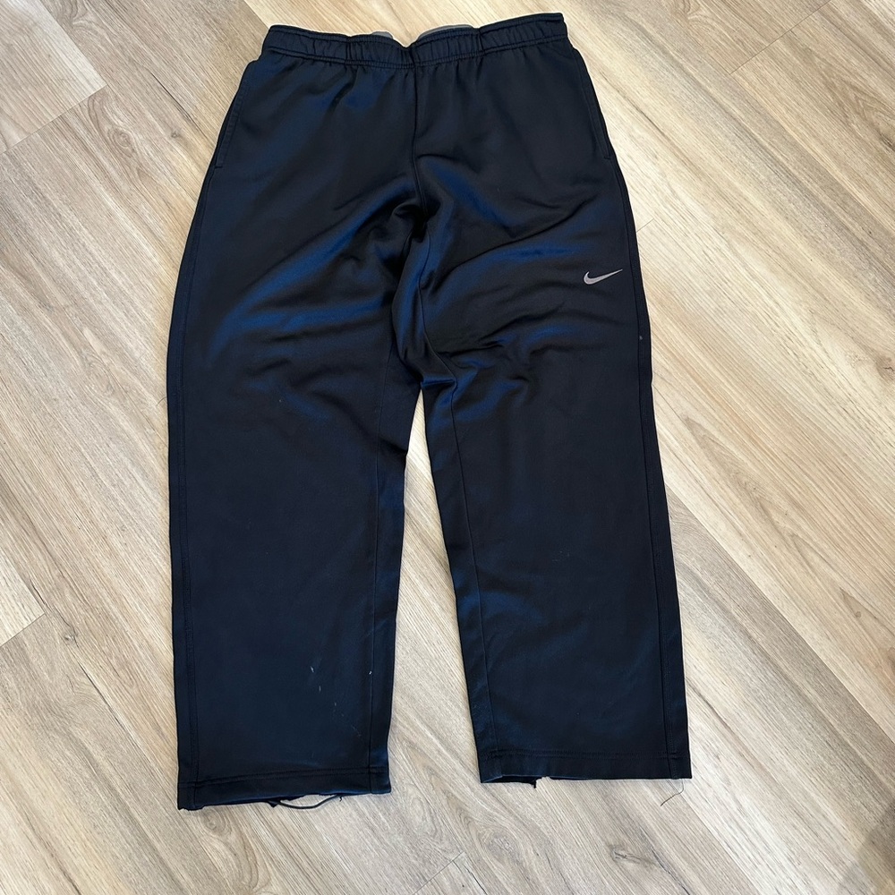 Nike Men’s Black Therma Fit Athletic Sweats / Jogger Pants size Large cozy